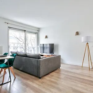 Apartment Quartier Pantheon Free Netflix, Paris